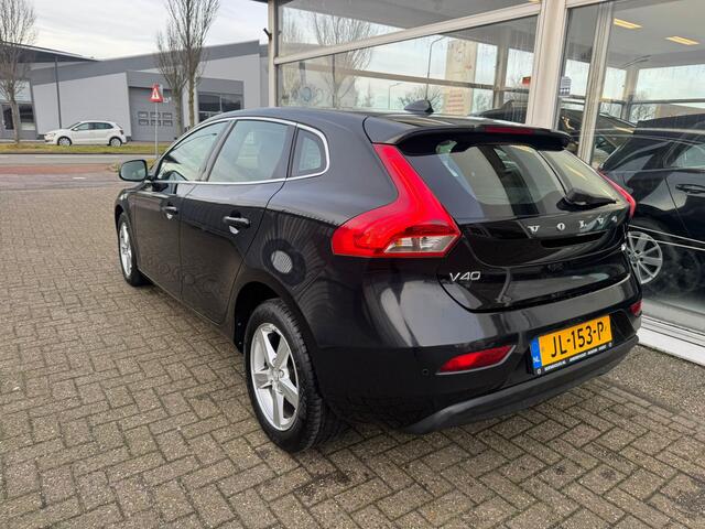 Volvo V40 2.0 T2 Momentum | Airco | Cruise control | Dakspoiler | Start/ Stop systeem | Elektrische ramen | APK t/m 17-08-2025 | NAP |