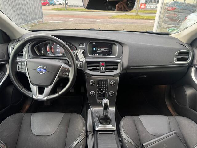 Volvo V40 2.0 T2 Momentum | Airco | Cruise control | Dakspoiler | Start/ Stop systeem | Elektrische ramen | APK t/m 17-08-2025 | NAP |