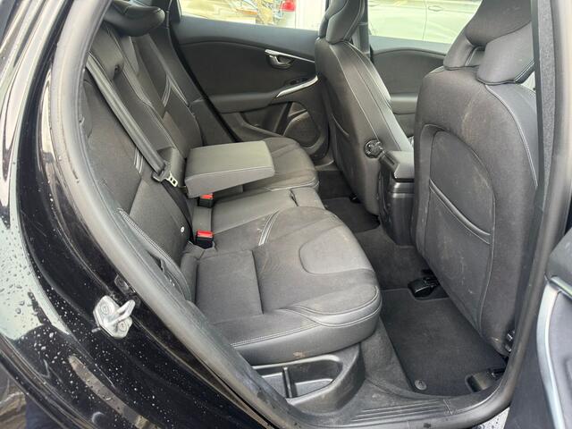 Volvo V40 2.0 T2 Momentum | Airco | Cruise control | Dakspoiler | Start/ Stop systeem | Elektrische ramen | APK t/m 17-08-2025 | NAP |