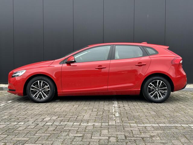 Volvo V40 1.5 T2 Nordic+ Navigatie / Climate Control / Parkeer- en stoelverwarming / park assist