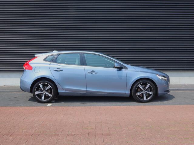 Volvo V40 1.5 T2 Nordic+ | Clima | Adapt. Cruise | Intellisafe | Navi Full Map | LED | Stoelverw. | Multimedia | Standkachel |