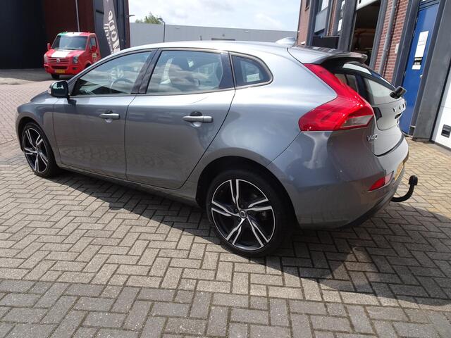 Volvo V40 2.0 T2 R-Design Trekhaak l Stoelverwarming l NAV