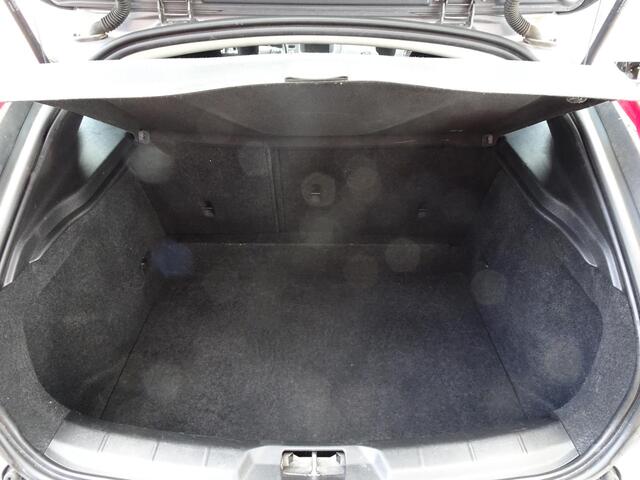 Volvo V40 2.0 T2 R-Design Trekhaak l Stoelverwarming l NAV