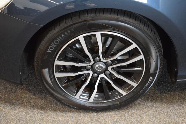 Volvo V40 2.0 123pk Momentum Trekhaak 1500kg/ Navi/ Cruise/Stoelverw.