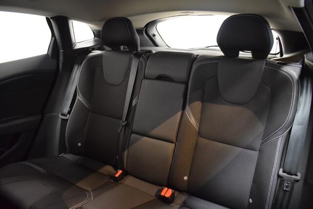 Volvo V40 2.0 123pk Momentum Trekhaak 1500kg/ Navi/ Cruise/Stoelverw.