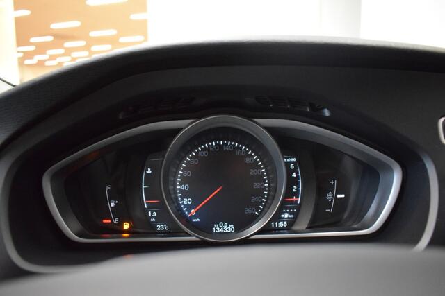 Volvo V40 2.0 123pk Momentum Trekhaak 1500kg/ Navi/ Cruise/Stoelverw.