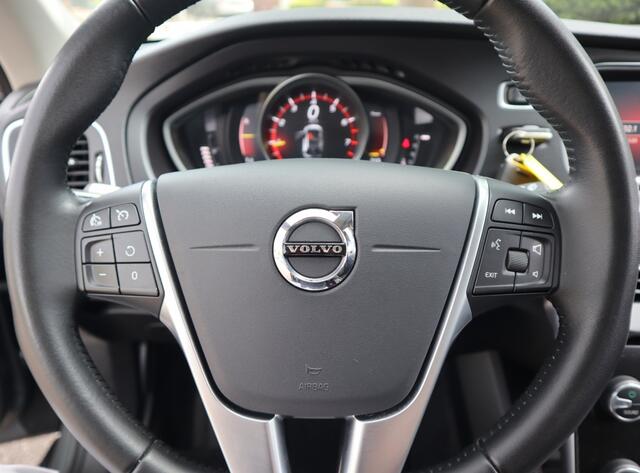 Volvo V40 1.5 T2 Polar+ | navi/BT | cruise | led | dealer oh | NL | boekje