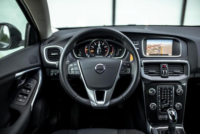 Volvo V40 1.5 T2 Polar+ | Cruise Control | Automaat | Stoelverwarming | LED | PDC | Climate Control | Volvo On Call |