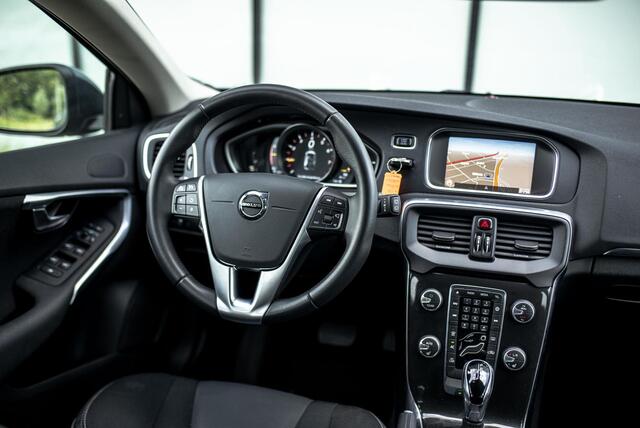 Volvo V40 1.5 T2 Polar+ | Cruise Control | Automaat | Stoelverwarming | LED | PDC | Climate Control | Volvo On Call |