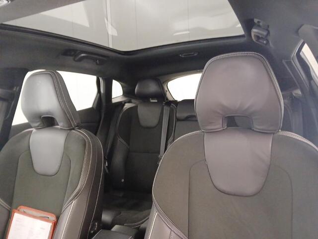 Volvo V40 1.5 T3 Polar+ Sport | Panoramadak | Achteruitrijcamera | Cruise Control | Navigatie | Verwarmde Voorstoelen | Parkeersensoren voor en achter |