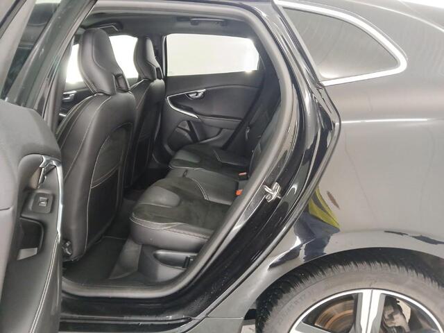 Volvo V40 1.5 T3 Polar+ Sport | Panoramadak | Achteruitrijcamera | Cruise Control | Navigatie | Verwarmde Voorstoelen | Parkeersensoren voor en achter |