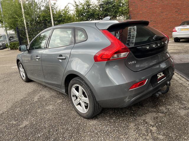 Volvo V40 1.5 T2 Momentum // CRUISE CONTROL // CLIMA // NAVI // PARKEERSENSOREN // TREKHAAK //