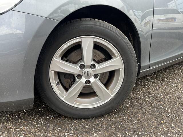 Volvo V40 2.0 T2 Nordic // CRUISE // CLIMA // CAMERA+SENSOREN // NAVI // STOELVERWARMING //