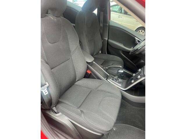 Volvo V40 2.0 T2 122PK LED koplampen/Navi/PDC Onderhoudshistorie