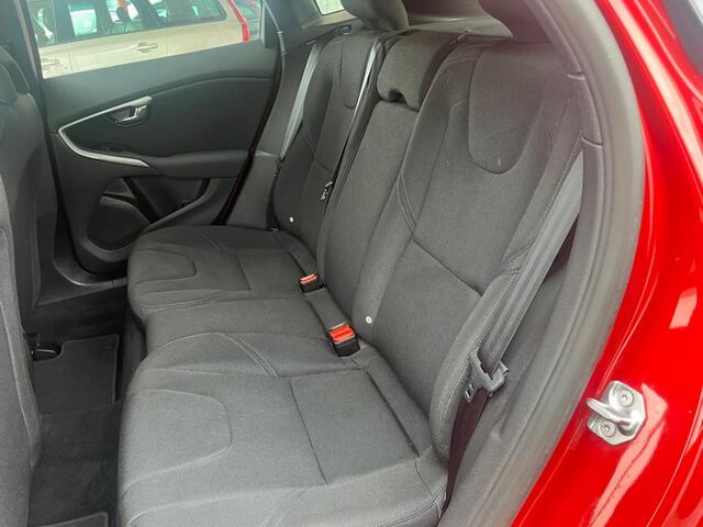 Volvo V40 2.0 T2 122PK LED koplampen/Navi/PDC Onderhoudshistorie