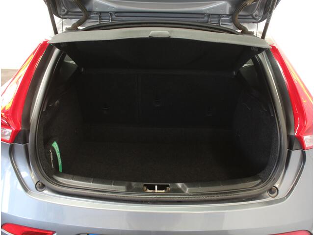 Volvo V40 1.5 T2 Momentum CLIMATE | LED | AFN TREKHAAK | LMV | CRUISE | AUTOMAAT