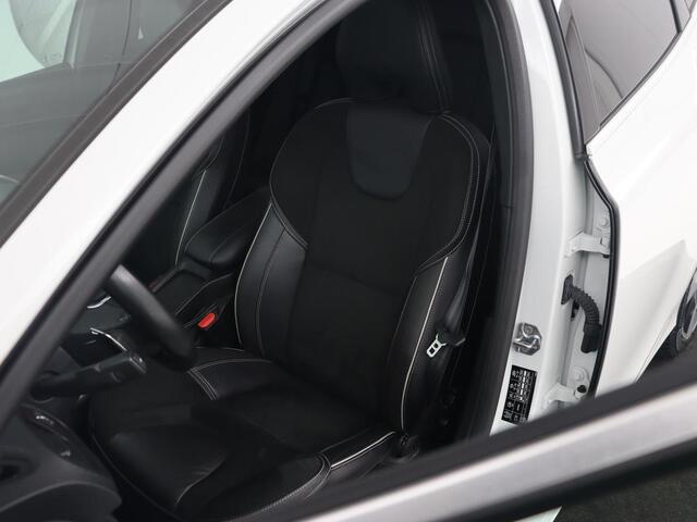 Volvo V40 1.5 T3 Polar+ Sport | Panoramadak | Stoelverwarming | Camera | Full LED | Navigatie | Park Assist | Harman/Kardon | Keyless | R Design