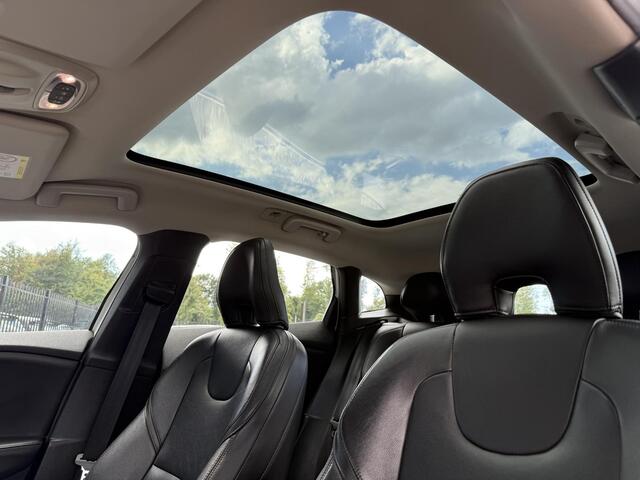 Volvo V40 1.5 T3 Nordic+ 2e Eigenaar,Pano,Camera,Automaat,Navi,Stoelverwarming,153pk,Leder,Pdc,Elekt.Stoelen,Lm velgen,N.A.P,Nieuwe Apk bij Aflevering