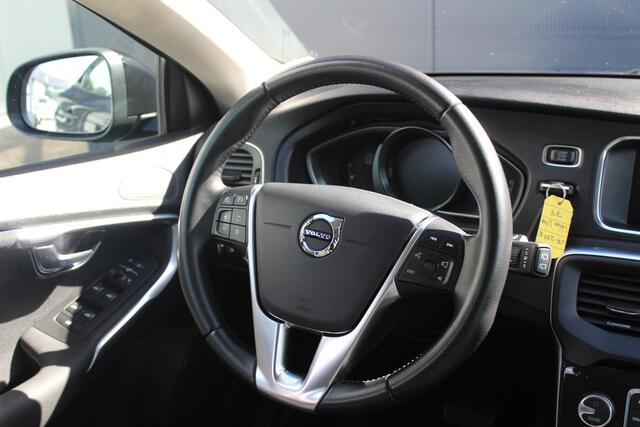 Volvo V40 1.5 T2 Polar+ | Incl. 12 maanden garantie | Automaat | Trekhaak | Navigatie | Bluetooth | Lichtmetalen velgen | Stoelverwarming | Parkeersensoren | Cruise control