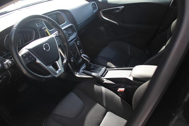 Volvo V40 1.5 T2 Polar+ | Incl. 12 maanden garantie | Automaat | Trekhaak | Navigatie | Bluetooth | Lichtmetalen velgen | Stoelverwarming | Parkeersensoren | Cruise control