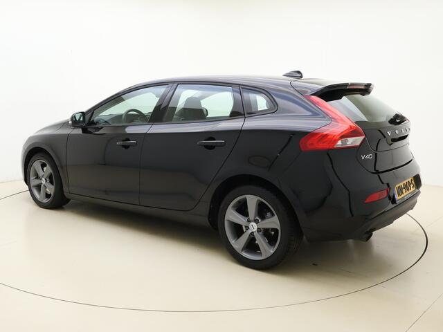 Volvo V40 2.0 T3 153pk Nordic+ / Stoelverwarming / Stand kachel / Parkeersensoren / All-season banden / Verwarmbaar vorruit
