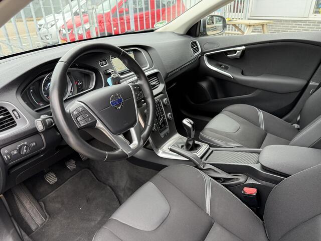 Volvo V40 2.0 T3 Momentum Xenon/LED verl, Navigatie, Parkeersens, Trekhaak, etc..!!