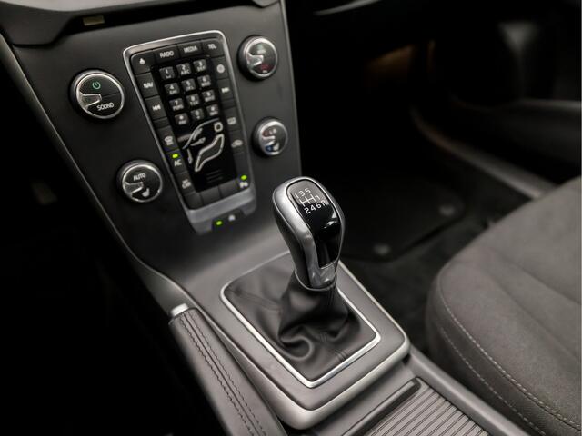 Volvo V40 2.0 T2 Inscription (NAVIGATIE, CLIMATE, CAMERA, STOELVERWARMING, LED KOPLAMPEN, SPORTSTOELEN, CRUISE, PARKEERSENSOREN, NIEUWE APK, NIEUWSTAAT)