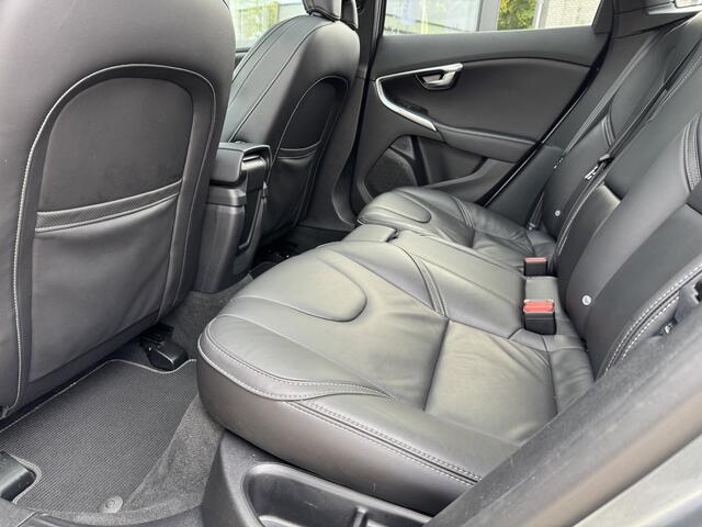 Volvo V40 1.5 T3 Polar+ R-Design AUT | Pano | Trekhaak | Leder |