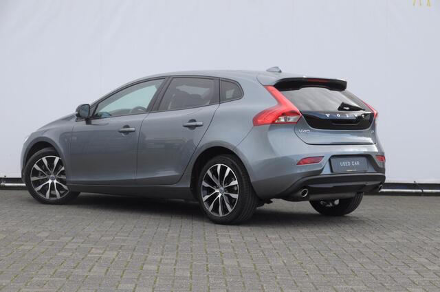 Volvo V40 T3 152PK Dynamic Edition / Cruise control / Panoramadak / Parkeeren met camera / Harman kardon audio / Standkachel / Stoelverwarming