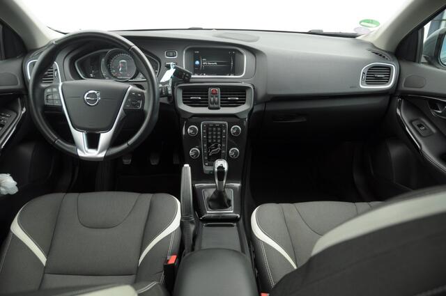 Volvo V40 T3 152PK Dynamic Edition / Cruise control / Panoramadak / Parkeeren met camera / Harman kardon audio / Standkachel / Stoelverwarming
