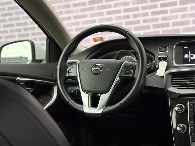 Volvo V40 1.5 T2 Polar+ | Stoelverwarming | Volvo on Call | DAB | High Performance Audio | Elektrisch verwarmbare voorruit | Parkeersensoren | Climate Control |