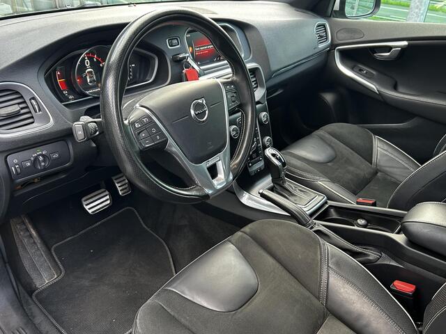 Volvo V40 1.5 T3 Polar+ Sport Automaat, Panorama dak, Harman-Kardon premium sound systeem, Verwarmde stoelen voor, Volvo On call.