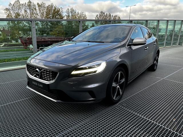 Volvo V40 1.5 T3 Polar+ Sport Automaat, Panorama dak, Harman-Kardon premium sound systeem, Verwarmde stoelen voor, Volvo On call.