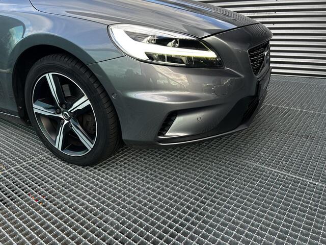 Volvo V40 1.5 T3 Polar+ Sport Automaat, Panorama dak, Harman-Kardon premium sound systeem, Verwarmde stoelen voor, Volvo On call.