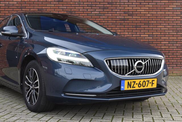 Volvo V40 D2 120PK Nordic+ Luxury | Trekhaak | Keyless Entry | Camera | Standkachel | Volvo on Call |