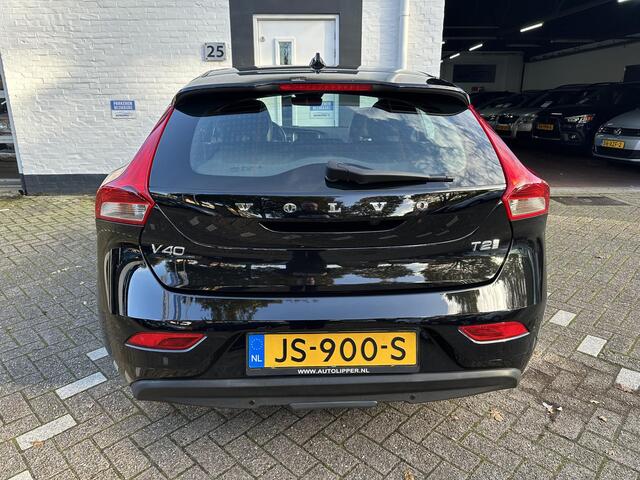 Volvo V40 1.5 T2 Nordic+ /Nieuwe apk bij aflevering/Panorama raam/Camera/LM velgen All season banden/Automaat/Leder/Navi/Trekhaak/Dealer onderhouden