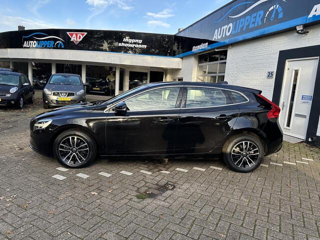 Volvo V40 1.5 T2 Nordic+ /Nieuwe apk bij aflevering/Panorama raam/Camera/LM velgen All season banden/Automaat/Leder/Navi/Trekhaak/Dealer onderhouden