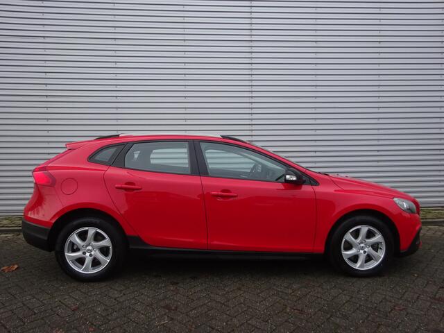 Volvo V40 CROSS COUNTRY 2.0 D2 Kinetic 1e Eigenaar / Automaat / Climate / Navi / Parkeers. / Lm velgen