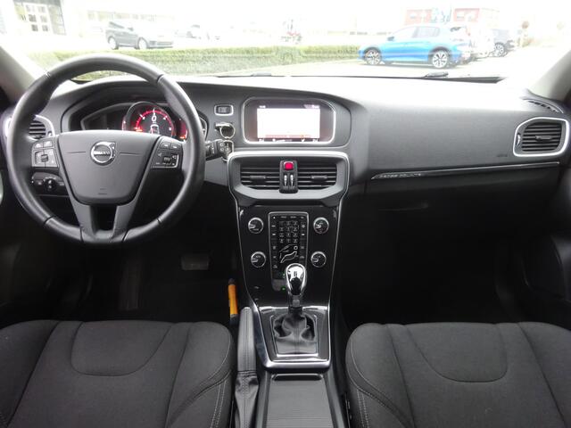 Volvo V40 CROSS COUNTRY 2.0 D2 Kinetic 1e Eigenaar / Automaat / Climate / Navi / Parkeers. / Lm velgen