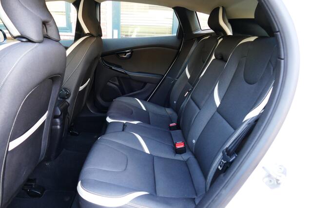 Volvo V40 CROSS COUNTRY 1.5 T3 Dynamic Edition. Led Koplampen, Stoelverw,