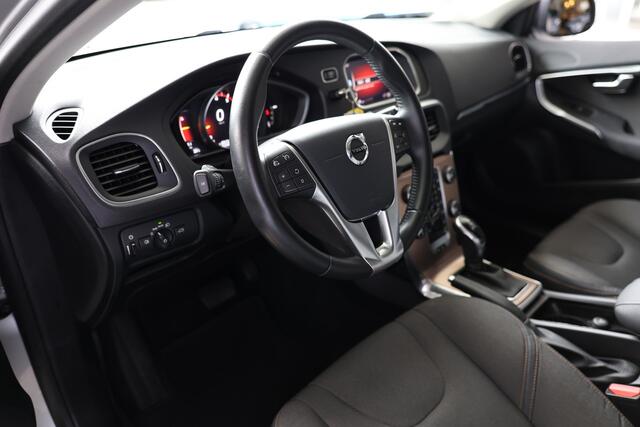 Volvo V40 CROSS COUNTRY 1.5 T3 Momentum