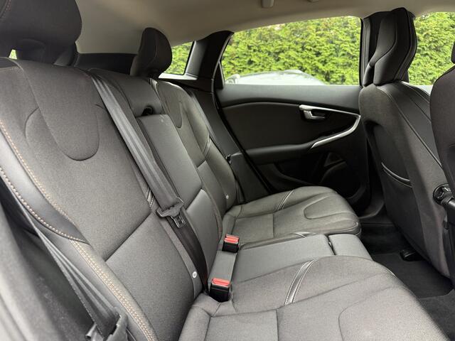 Volvo V40 CROSS COUNTRY 1.5 T3 Nordic+ 153pk Aut., Trekhaak | Clima | Navi