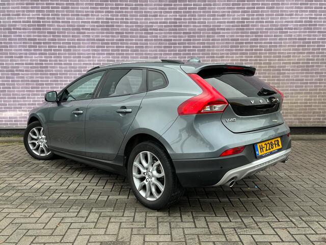 Volvo V40 CROSS COUNTRY T3 Polar+ Luxury | Navi | Cruise Control | Panoramadak | Harman Kardon Audio | Keyless | Getint Glas | Camera | DAB | Park Assist | Volvo On Call | 17" LM
