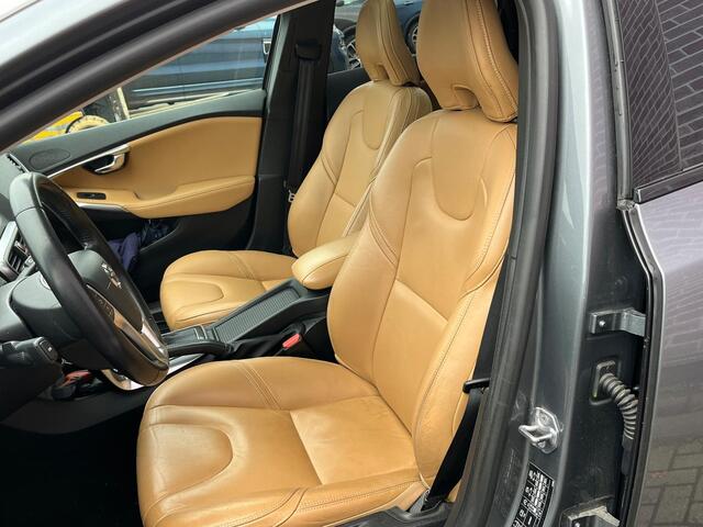 Volvo V40 CROSS COUNTRY T3 Polar+ Luxury | Navi | Cruise Control | Panoramadak | Harman Kardon Audio | Keyless | Getint Glas | Camera | DAB | Park Assist | Volvo On Call | 17" LM