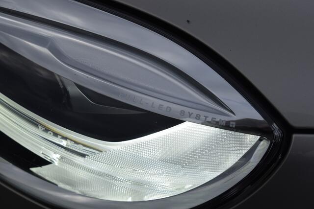 Volvo V40 CROSS COUNTRY T3 153PK Automaat Nordic+ | Standkachel | Stoelverwarming | 17"LMV | LED