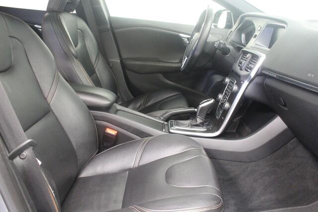 Volvo V40 CROSS COUNTRY T3 Polar+ Luxury | Rijklaarprijs | Trekhaak |