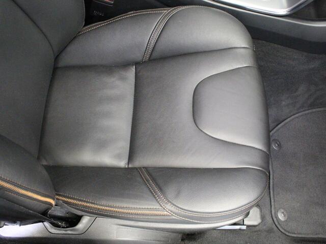 Volvo V40 CROSS COUNTRY 2.0 T3 Nordic | Rijklaarprijs | Leer | Pano dak |