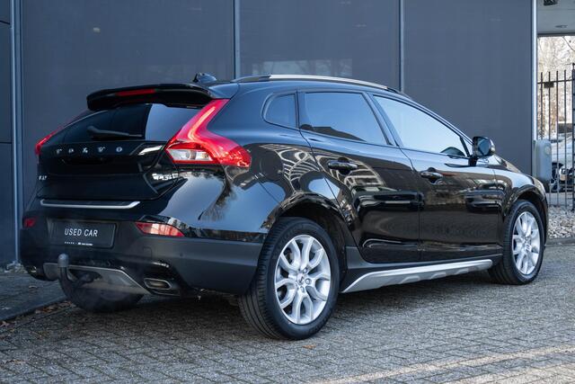 Volvo V40 CROSS COUNTRY T3 Automaat Polar+ Luxury | Panoramadak| Afneembare trekhaak| Alarmklasse 3| Premium Audio| Lederen Bekleding| Exterior Styling kit.