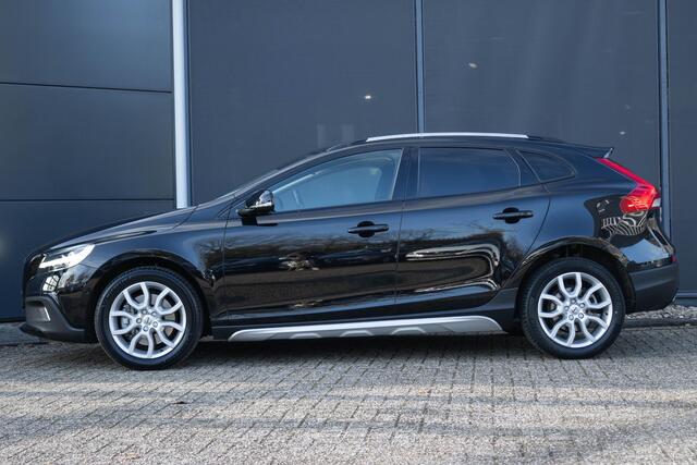Volvo V40 CROSS COUNTRY T3 Automaat Polar+ Luxury | Panoramadak| Afneembare trekhaak| Alarmklasse 3| Premium Audio| Lederen Bekleding| Exterior Styling kit.