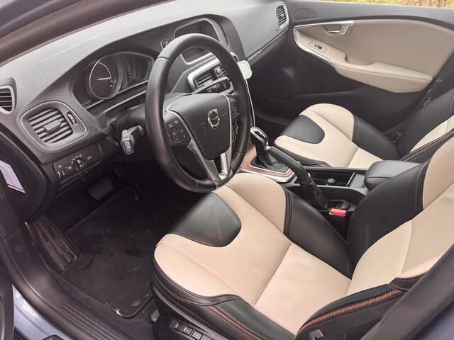 Volvo V40 CROSS COUNTRY 2.0 T4 Summum | Trekhaak | Standkachel | Camera | Keyless entry/start | Memory | Leder | Stoelverwarming |